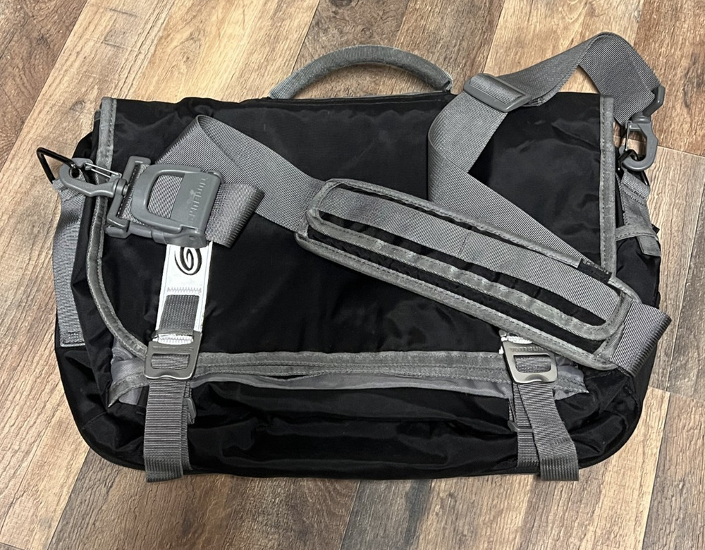 Timbuk2 Command Messenger Bag Black Grey Laptop Crossbody Strap Travel